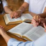 Censo 2022 revela queda histórica de católicos e avanço de evangélicos no Brasil