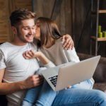 O que as pessoas mais buscam umas nas outras na internet?