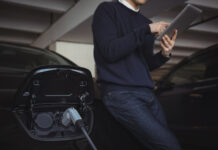 Governo de SP sanciona lei para instalação de carregadores de carros elétricos em condomínios e beneficiará cerca de 60 mil veículos