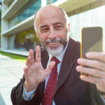 Redes sociais superam TV e se tornam principal fonte de notícias políticas no Brasil, aponta Quaest