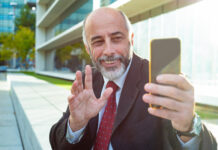 Redes sociais superam TV e se tornam principal fonte de notícias políticas no Brasil, aponta Quaest