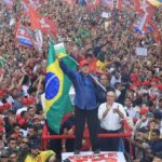 Lula é reeleito presidente do Brasil, derrota Flávio Bolsonaro e conquista quarto mandato histórico