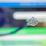 Paraná amplia inclusão digital e chega a 93,56% dos domicílios conectados