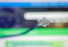 Paraná amplia inclusão digital e chega a 93,56% dos domicílios conectados
