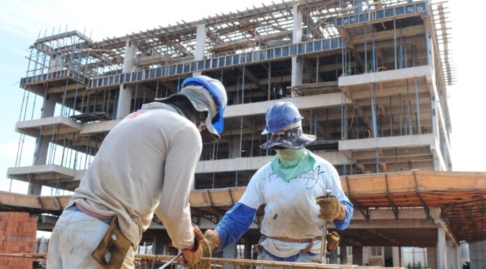 Desemprego cai para 5,2% e Brasil registra menor taxa para o terceiro trimestre em 14 anos
