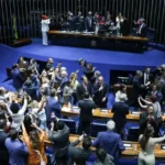 Fim da escala 6×1 é aprovado pelo Senado; jornada cai para 40 horas semanais