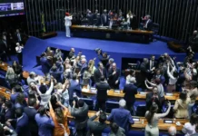 Fim da escala 6×1 é aprovado pelo Senado; jornada cai para 40 horas semanais